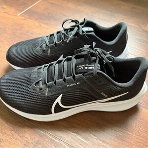 Nike Pegasus 40 Men's Running Shoes - Black/White